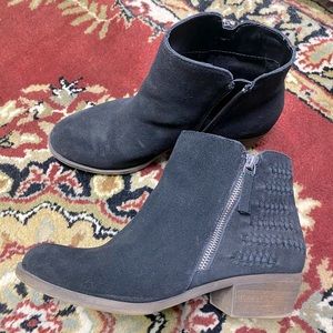 Kensie ankle boots, black suede with zipper